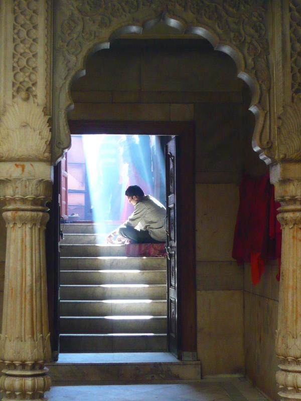 TrueLi-Preparing-for-the-Gods-Karin-Mata-Rat-Temple-in-Bikaner-India-240521145006_1